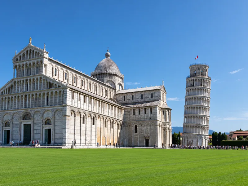 Der Schiefe Turm von Pisa und der Dom auf der Piazza dei Miracoli